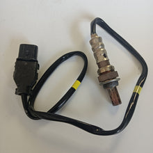 Load image into Gallery viewer, Car Sensors Assembly O2 Oxygen Sensor For Hyundai Santa Fe Kia Amanti Sorento Replace 3921039660 3921039500